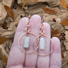 Discover The Ethereal Beauty Of These Handcrafted Copper Wire Wrap Earrings By Autumnleaves. Each Earring Is Meticulously Shaped Into A Delicate Hoop With A Shimmering Rondelle Moonstone Bead Gracefully Dangling At Its Center, Creating An Enchanting Focal Point. The Natural Glow Of The Moonstone Contrasts Beautifully With The Warm Copper, Adding An Elegant Touch Of Sophistication. Completely Handcrafted With Care And Intention, These Earrings Hang At An Ideal Length Of 2.25 Inches, Making Them P Brass Wire Earrings, Wire And Bead Jewelry, Wire Earrings Handmade, Wire Wrap Earrings, Bead Hoop Earrings, Wrap Earrings, Artisan Earrings, Moonstone Beads, Handmade Wire Jewelry