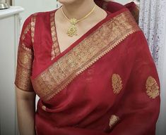 Marron Blouse Design, Dark Pink Blouse Designs, Key Hole Blouse Design, Handloom Saree Blouse Designs, Roja Blouse Designs, Blouse Designs For Fat Ladies, Big Border Saree Blouse Design, Red Blouse Designs, Brocade Blouse Designs