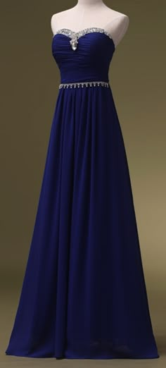 Royal blue prom dress. This- THIS is my Anastasia style prom dress Simple Formal Dresses, Royal Blue Prom Dress, Royal Blue Prom, Modest Evening Dress, Gq Fashion, Strapless Evening Gowns, Royal Blue Prom Dresses, Blue Prom Dress, Chique Outfits