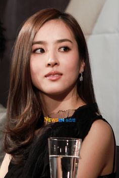 Han Hye Jin Han Hye Jin, Ha Ji Won, Brown Eye, Brown Eyed Girls, Korean Actresses, Interesting Faces, Flawless Skin, About Hair, Fine Hair