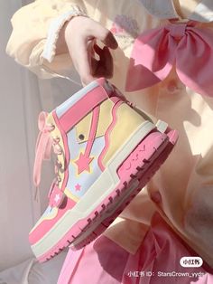 Preppy Shoes, Pretty Shoes Sneakers, Cute Shoes Heels, Kawaii Shoes, Cute Nike Shoes, Cute Sneakers, Fascinating Facts, Aesthetic Ideas, Cute Nikes