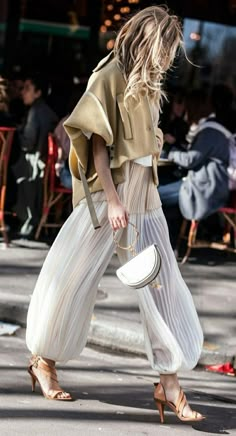 Pleats Stile Casual Chic, Elegante Casual, Estilo Chic, Looks Street Style, Mode Inspo, Looks Chic, Fashion Weeks, Inspiration Mode, Ootd Outfit