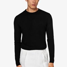 A classic, versatile knit that's never out of style, this luxurious pure cashmere crewneck sweater is the perfect go-to for adding some softness and warmth to any winter look. Cashmere Fabric, White Crewneck, Black Crewneck, Black Turtleneck, Style Expert, Winter Looks, Crewneck Sweater, Out Of Style, Fashion Advice