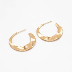 Material: 18K gold plated brass, lead nickel free Size: 29x30mm approx. ( see pic 2) Quantity: 4pcs Ear backs to match: https://www.etsy.com/shop/Nbeads?ref=seller-platform-mcnav&search_query=ear+back More gold findings here: https://www.etsy.com/shop/Nbeads?ref=seller-platform-mcnav&search_query=gold+plated Modern Gold Hammered Hoop Earrings, Trendy Gold Crescent Earrings, Modern Gold Crescent Earrings, Gold Hammered Metal Hoop Earrings, Modern Gold Crescent Hoop Earrings, Gold Plated Crescent Hoop Earrings, Gold-plated Crescent Hoop Earrings, Gold Crescent Hoop Earrings For Everyday, Gold Crescent Hoop Earrings In Brass