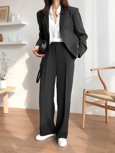 Gender Neutral Pant Suit, Black Coat And Pants Women Formal, Women In Pant Suits, Women In Black Suits, Women Suits Prom, Suit Pants Outfit, Black Suit Women, Suits For Women Prom, 3 Piece Suit Women