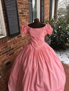 Dress of the Day****Simply Elegance in Pink Linen Civil War Ballgown***2 Sizes Available-38 inch waist and 42 inch waist 1800s Gown, Dickens Dress, Brown And Pink, Pink Linen, Book Aesthetics, Travel Wedding, Steampunk Fashion, Historical Clothing