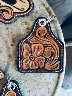 Tooled Eartag Keychain.  Handmade by Maker: Lauren McDowell Herman Oak Leather 🇺🇸 Tooled Leather Cow Tag Keychain, Leather Tooled Keychains, Leather Tooling Projects, Leather Keychain Ideas, Leather Products Ideas, Tooled Leather Keychain, Leather Work Projects, Leather Gift Ideas, Diy Leather Working