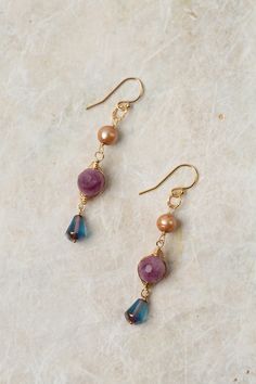 Embrace the vibrant hues of spring with the True Colors Collection, these handcrafted earrings are perfect for pairing with other items from the collection. Gold Filled (Lead & Nickel Free) Ruby, Czech Glass, Freshwater Pearl 2" with gold filled ear wires We hand select our natural materials, thus there may be slight variations in color and/or size that will not detract from the overall aesthetic. Our unique handcrafted designer jewelry for women is made in America, each design created individua Czech Glass Earrings, Home Made Jewelry Ideas, Beaded Earrings Ideas, Herringbone Earrings, Simple Bead Earrings, Floyd Va, Glass Bead Jewelry, Unique Beaded Jewelry, Diy Wire Jewelry Rings