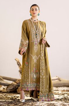 Heena Green Embroidered Pakistani Salwar Kameez Luxury Suit Luxury Suit, Pakistani Winter Dresses, Winter Embroidery, Pakistani Salwar, Raw Silk Fabric, Pakistani Salwar Kameez, Leather Dye, Suit Fabric, Pakistani Outfits