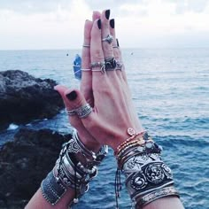 ↣❥☾Dixi jewels and the ocean. Can’t get much better than that! All available now… Mundo Hippie, Boho Chique, Boho Mode, Mode Hippie, Stil Boho, Rings And Bracelets, Bohol, Soft Grunge, Dieselpunk