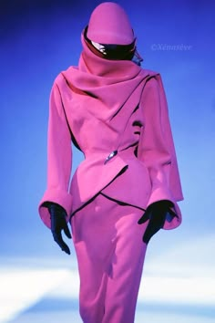 80s Inspired Wedding, Creative Sleeves, Evil Beauty, Thierry Mugler Runway, 1980s New Wave, Opera Fashion, Stage Aesthetic, Mugler Runway, Brown Coats