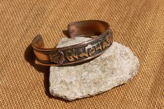 This elegant Tibetan copper cuff bracelet is entirely handmade, by craftsmen from the Kathmandu valley in Nepal. It is adorned with the most pronounced mantra in the himalayas OM MANI PADME HOUNG. The mantra of great compassion. The work is fine and delicate, beautiful quality of jewelry. It is suitable for both men and women This boho cuff bracelet is both simple, bright and elegant. It is perfect for everyday, but can also be worn with evening wear. It adapts to any wrist size. It is chic, sup Boho Cuff Bracelet, Mantra Bracelet, Tibetan Bracelet, Boho Cuff, Kathmandu Valley, Copper Cuff Bracelet, Snake Bracelet, Copper Cuff, Cardiovascular Health