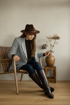 It doesn't matter whether you thought about what you're going to wear in advance or you just jumped into your trusty jeans and a loose sweater.  Every time you put on these simple leather boots you will feel well-dressed. Regardless of the occasion.  It's hard to decide what has the biggest impact on this: the simple, unfitted cut that slims and lengthens your legs; a comfortable low heel that allows you to move freely and gracefully with a million things to do; or perhaps awareness of their quality, uniqueness and origin. A short zipper at the ankle makes them easier to put on, especially for those with high insteps. The length of the upper measured from the base of the heel, along the calf, is 40 cm, for size 38. Every shoe is handmade of all-natural leather, in a small family manufactur Boots High Knee, High Knee Boots, Short Zipper, Knee Length Boots, Simple Leather, Slip On Boots, High Knees, Knee High Leather Boots, Boots High