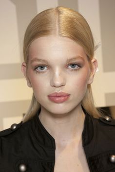 Versace Details, Daphne Groeneveld, 2011 Runway, Fashion Collage, Milan Fashion Weeks, Unique Beauty, Runway Pictures