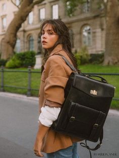 With a Blend of Modern and Traditional Style, the Vintage Laptop Backpack Looks Chic. It Has Two Adjustable Straps That Help in Easy Carrying & Can Be Used as a Shoulder Bag. Vintage Laptop Bag, Elegant Backpacks, Retro Inspired Fashion, Laptop Backpack Women, Backpack Outfit, Vegan Leather Backpack, Work Backpack, Leather Laptop Backpack, Laptop Bag For Women