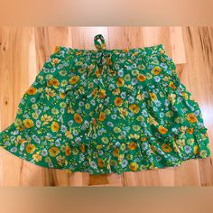 Sienna Sky Green Floral Skirt Women’s Size Medium Never Worn - Great Quality Smoke And Pet Free Household! Bohemian Short Mini Skirt For Spring, Green Mini Skirt For Beach, Green Cotton Mini Skirt For Summer, Green Cotton Mini Skirt With Elastic Waistband, Casual Green Skirt With Elastic Waistband, Green Cotton Summer Skirt, Green Bohemian Mini Skirt For Summer, Bohemian Green Mini Skirt For Summer, Short Green Lined Skirt