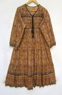 "ITEM DESCRIPTION brown paisley printed cotton long maxi dress - v neckline with tassel Indian maxi dress - long sleeve casual maxi dress Features: Long sleeve, V neck, Long dress Material: Cotton Voile Fabric: 100% cotton soft light weight ethnic print fabrics Sleeve Length = 22 inch For more sizes & their measurement, please refer our below chart to understand the sizes variations available with us For your size requirement, please mention your size in seller note at the time of buying. IMPORT Fall Paisley Print V-neck Maxi Dress, Fall Paisley Print Maxi Dress With V-neck, Fall Festival Maxi Dress V-neck, Fall Festival V-neck Maxi Dress, Hippie Cotton V-neck Maxi Dress, Brown Long Sleeve Dress With Paisley Print, Casual Brown Long Sleeve Dress With Paisley Print, Hippie V-neck Maxi Dress For Fall, Fall Hippie V-neck Maxi Dress