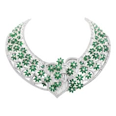 This captivating estate necklace is masterfully handcrafted in solid 18K white gold, weighing approximately 304.0 grams. The entire openwork lace pattern surface is embellished with emerald flowers and diamond buds and stems to produce this breath-taking floral spray neck adornment. Some 1580 sparkling round-faceted diamonds and 59 genuine baguette diamonds. All floral profiles are further enhanced with immaculately mille grained borders. Featuring a well-concealed tongue-in -groove security cla 1980 Jewelry, Necklace Art Deco, Gold Collar Necklace, Vintage Choker Necklace, Solitaire Diamond Pendant, Necklace Art, Vintage Choker, Lace Necklace, Diamond Jewelry Necklace