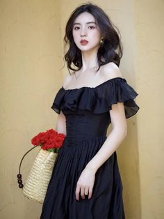 TAVIMART - Black Square Neckline Ruffled Edge Dress Women Summer New French Retro Niche Temperament Slim Long Waistband Vestidos S Length:116CM Bust:80CM Waist:60CM M Length:117CM Bust:84CM Waist:64CM L Length:118CM Bust:88CM Waist:68CM XL Length:119CM Bust:92CM Waist:72CM Note:(1 inch = 2.54 cm, 1 cm = 0.39 inch) Please Note: Goods are selected carefully, I hope everyone is happy to buy~ 1. Please strictly refer to the size chart to choose the size. Do not choose directly according to your habi French Retro, Chromatic Aberration, Black Square, Square Necklines, Summer Dresses For Women, Flare Skirt, Buy 1, Square Neckline, Ruffle Dress