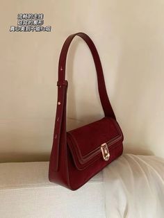 SPECIFICATIONSBrand Name: NoEnName_NullHandbags Type: Shoulder BagsTypes of bags: SHOULDER BAGSMain Material: POLYESTERLining Material: SPANDEXShape: SatchelsPlace Of Origin: GUANG DONG ProvincePlace Of Origin: GUANG DONG ProvinceOrigin: Mainland ChinaCN: GuangdongHardness: SOFTPattern Type: SolidInterior: No PocketDecoration: SequinedExterior: Solid BagOccasion: VersatileClosure Type: haspGender: WOMENStyle: vintageModel Number: QE176Number of Handles/Straps: Single Red Shoulder Bag, Bag Y2k, Retro Purse, Soft Pattern, Luxury Designer Handbags, Wedding Bag, Underarm Bag, Elegant Red, Vintage Models