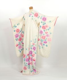 This exquisite vintage kimono, known as a "Furisode," is crafted from 100% silk, offering a luxurious and graceful touch.  The ivory fabric is adorned with delicate floral patterns in soft, muted hues, adding to its elegant charm.  Although there is a subtle pink discoloration as seen in the photos, this does not detract from the kimono's overall beauty.  The garment is still wearable and makes a lovely choice for crafting projects or as a decorative piece for your home. Size Mitake (A): 159cm Yuki(B):65cm Sodetake (C): 94cm Maehaba(G):23cm Ushirohaba(H):29cm *Please refer to the illustration of Kimono size. Kimono Pattern, Vintage Kimono, Dress Robes, Vintage Japanese, Dress Clothes For Women, Floral Pattern, Favorite Outfit, Dress Outfits, Silk