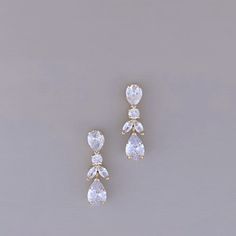 New In Box Bridal Earring Set! Gold With Swarovski Cz Description From Shop: Our Gorgeous Aura Earrings With Amazing Swarovski Crystals Arrangement. The Design Is Made Up Of Tear Drop And Leaf Shape Crystals To Make Every Look Stand Out. They Are Perfect For A Simple But Glamorous Look. The Earrings Can Be Styled With Most Of Our Wedding Headpieces And Bridal Tiaras And Crowns. * Handcrafted Unique Design * Highest Quality & Finest Materials * Brilliant Swarovski Crystals * Cubic Zirconia * Rhod Wedding Earrings For Updo, Bridesmaid Jewelry Ideas Silver, Wedding Earrings Bride, Silver Bridesmaid Jewelry, Bride Stuff, Turquoise Statement Earrings, Bridal Drop Earrings, Wedding Earrings Studs, Bridal Tiaras