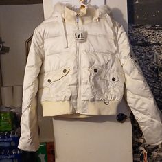 Excellent Condition White Parka With Double-lined Hood For Cold Weather, White Hooded Parka For Cold Weather, White Outerwear With Double-lined Hood For Winter, White Winter Outerwear With Detachable Hood, White Parka With Adjustable Hood For Cold Weather, White Hooded Puffer Jacket With Double-lined Hood, White Hooded Puffer Jacket For Winter, White Hooded Outerwear With Double-lined Hood, White Hooded Outerwear