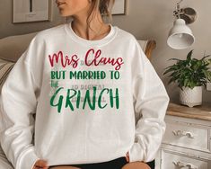 a woman wearing a sweatshirt that says, mrs claus but married to the irish