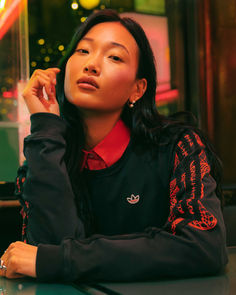 Step into the Year of the Snake matching the vibrant reds, elegant gold accents, and the iconic Silk Royale pattern of the new @CLOT LNY collection by @EdisonChen ✨
CLOT Lunar New Year Collection available on 1/16. Sign up now on CONFIRMED.
#adidas
#adidasOriginals
#CLOT
#EdisonChen