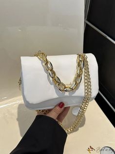 BirdinBag - Chic Crossbody Bag: Mini Fashion Chain Handbag with Casual Commuter Metal Chain Chic Crossbody Bag, Chain Pattern, Novelty Bags, Chain Crossbody Bag, Black Chain, Mini Fashion, Square Bag, Bag Straps, Metal Chain