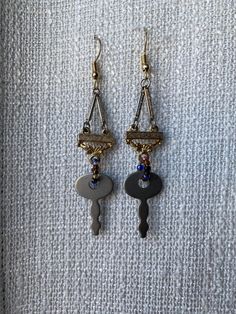 up cycled diary key earrings, beaded vintage key dangle earrings Key Earrings, Homemade Earrings, Vintage Key, Key Jewelry, Recycled Jewelry, Vintage Keys, Earrings Beaded, Upcycled Jewelry, Clothes Crafts