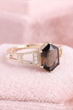 Shop this elegantsmoky quartz ring. This ring is perfect for any occassion #gemstonering #goldring #weddingring