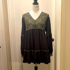 Free People Boho Blouse. Size M But Fits Like Large. Cutouts On Sleeve As Seen In Picture. Black Long Sleeve Top With Boho Print, Green V-neck Peasant Top For Fall, Fall Green V-neck Peasant Top, Green Tunic Blouse For Fall, Crochet Bell Sleeve, Ruffle T Shirt, Plaid Pullover, Free People Blouse, Free People Boho