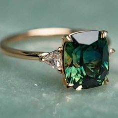 Brand New In Size 8 Elegant Green Emerald Party Ring, Parti Sapphire, Smaragd Ring, Ring Settings Types, Dream Engagement, Green Gems, Square Rings, Stone Engagement Rings, Jewelry Wedding