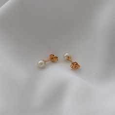 ¡Delicados aretes de perlas pequeñas para tus atuendos diarios! Everyday Outfits, Pearl Earrings