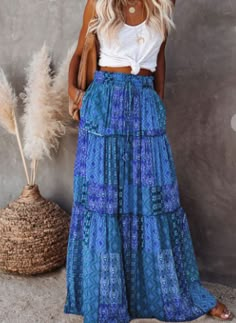 A captivating and bohemian-inspired addition to your wardrobe. This maxi skirt showcases a stunning paisley print that exudes elegance and free-spirited charm. Crafted with tiers of flowing fabric, the Mardona skirt creates a graceful and feminine silhouette that sways with your every step. Its lightweight and breathable material make it perfect for warm weather, while the maxi length adds a touch of sophistication. Size and Fit: Small: Stretch Waist 26" Length 38" Medium: Stretch Waist 27" Leng Bohemian Style Skirts, Long Skirt Casual, Stile Boho Chic, Look Boho Chic, Comfortable Skirts, High Waist Long Skirt, Chiffon Maxi Skirt, Flowy Maxi Skirts, Maxi Rok