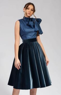 This gray velvet circle skirt is a must-have for any woman's wardrobe. It's made from 100% cotton, so it's both soft and elegant. The skirt has a high waist and a full circle skirt, which gives it a flattering and feminine look. The skirt is also lined, so it's comfortable to wear. This skirt is perfect for any occasion, from a night out to a special event. It can be dressed up or down, depending on the occasion. The gray color is versatile and can be paired with a variety of tops and accessorie Velvet Circle Skirt, 50s Inspired Fashion, Cocktail Skirt, Long Linen Skirt, Tango Skirt, Circle Skirt Dress, Cocktail Skirts, Best Gowns, Circle Skirts