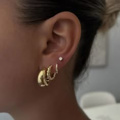 Ear Piercings Hailey Bieber, Hailey Bieber Ear Piercings, Classic Hoop Piercings, Tarnish Resistant, Classic Tarnish Resistant Hoop Piercings, Classic Tarnish-resistant Hoop Piercings, Elegant Small Hoop Piercings, Tarnish Resistant, Trendy Hypoallergenic Yellow Gold Cartilage Earrings, Trendy Gold Piercings With Matching Earrings, Classic Gold Piercings For Everyday Wear