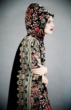 -♥ Dress With Pattern, Guinevere Van Seenus, Porter Magazine, Ethno Style, Estilo Hippie, Inspiration Mode, Top Model, Embroidered Dress