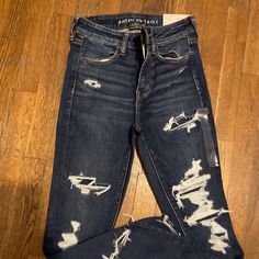 American Eagle Skinny High Waisted Jean. American Eagle Jeans Women, Target Jeans, American Eagle Mom Jeans, Womens Jeggings, High Waisted Jean, Jeans American Eagle, High Rise Mom Jeans, Dark Blue Jeans, Simple Trendy Outfits