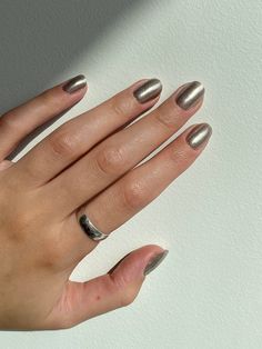 Hand painted press on nails. Minimalistic design. Metallic design is super trendy right now!  Each set is handmade, so each set is unique. And can be a little bit different. *This set is made not with all shapes! (only with 3, 4, 5, 6, 7, 8) You also can choose different shapes. The sizes: 0=18 mm 1=16 mm 2=15 mm 3=14 mm 4=13 mm 5=12 mm 6=11 mm 7=10 mm 8=9 mm 9=8 mm *Glue is not included If you have any questions or problems with your order? Then write me a message, I will be happy to help you :) Matt Silver Nails, Silver Chrome Nails Short, Metallic Nails Chrome, Silver Nails Short, Silver Metallic Nails, Chrome Acrylics, Pewter Nails, Silver Gel Nails, Short Silver Nails