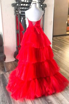 Платье для выпускного вечера с низкоуровневым тюлем Red Tulle Prom Dress, Red Long Prom Dress, Frida Kahlo Style, Teal Cocktail Dress, Fancy Short Dresses, Tulle Material, Strapless Prom Dresses, Corset Dress Prom, Pink Prom Dress