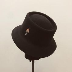 Category: Fishermans HatSize: adjustableGender: FemaleMaterial: WoolSeason: Spring, Autumn, WinterStyle: wild Felt Hat, Hat Fashion, Retro Fashion, Felt, Hats, Black