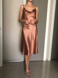 Rose Gold Cowl Neck Silk Satin Midi Length Slip Dress Sangles - Etsy Belgique Chic Fitted Slip Dress At Cheap Price, Luxury Silk Modal Satin Dress For Women, Solid Color Bias Cut Wedding Dress, Elegant Bridesmaid Slip Dress With Spaghetti Straps, Elegant Satin Camisole Dress, Bridesmaid Slip Dress With Spaghetti Straps, Solid Satin Slip Dress For Wedding Night, Solid Slip Dress For Wedding Night, Elegant Satin Finish Camisole Dress