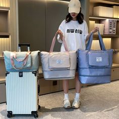 Material: Oxford Cloth Features: Expansion Pattern: Solid Color Style: Urban Simplicity Fashion Element: Splicing Occasion: Leisure Travel Womens Gym Bag, Handbag Ideas, Packing Clothes, Large Travel Bag, Waterproof Travel Bag, Foldable Bag, Waterproof Pouch, Handbag Outfit, Workout Bags