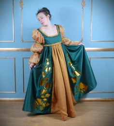 Green Vintage Dress With Historical Design, Vintage Green Dress With Historical Design, Regency Style Historical Dress For Fancy Dress, Green Historical Design Wedding Dress, Green Wedding Dress With Historical Design, Regency Style Dresses For Medieval Festivals, Traditional Baroque Costume Dress, Medieval Style Historical Dress For Fancy Dress, Princess Historical Dress For Costume Party