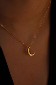 Embrace the celestial beauty with our Gold Crescent Moon Necklace, meticulously crafted with 24K gold coated over 925 Sterling Silver. This enchanting piece is a perfect blend of elegance and mystique, designed for those who love to adorn themselves with unique and meaningful jewelry. Its symbolic design and high-quality craftsmanship make it a memorable and cherished gift. Moon Jewelry Aesthetic, Moon Necklace Aesthetic, Moon Gold Necklace, Gold Crescent Moon Necklace, Minimal Gold Jewelry, College Shopping, Crescent Moon Necklace Gold, Crescent Moon Jewelry, Necklace Aesthetic