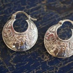 Michoacan Mexico, Looking In The Mirror, Mexican Silver Jewelry, Resin Jewelry Diy, Mexican Jewelry, Look In The Mirror, Back In Stock, Resin Jewelry, Traditional Art