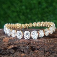 ✥ 𝐌𝐚𝐢𝐧 𝐒𝐭𝐨𝐧𝐞 𝐃𝐞𝐭𝐚𝐢𝐥𝐬 Stone Type = Moissanite Diamond Shape = Oval Cut Diamond Color = White (EF) Diamond Clarity = VVS Diamond Creation = Lab-Created Total Carat Weight Approx = 14ct to 24ct Metal = Yellow Gold Metal Purity= 10k/14k/18k Metal Finish = Yellow Gold We Offer Customization : Want to add A personal touch to this piece? Contact us and we will create one just for you. Customizations We Offer: Ring Resizing All Ring Size Available Metal Change (Silver/10K Gold / 14K Gold Portsmouth Va, Vvs Diamond, Wedding Bracelets, Bridal Bracelet, Stone Engagement Rings, Oval Cut Diamond, Solitaire Pendant, Photo Bracelet, Wedding Bracelet