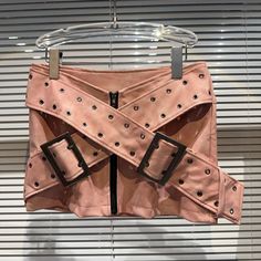 Belt Skirt -faux leather skirt Whether you're dressing up for a night out or going for a casual look, our Belt Skirt will be the perfect addition to your wardrobe. SIZE (Unit: CM): S,M,L,XL S Length: 32 Waist: 67 Hip: 87 M Length: 32 Waist: 70 Hip: 90 L Length: 32 Waist: 73 Hip: 93 XL Length: 32 Waist: 76 Hip: 96 Washing method: gently wash Note :(1 inch = 2.54 cm, 1 cm = 0.39 inch) Streetwear Silhouette, Leather Short Skirt, Strech Dresses, Short Cuir, Cross Belt, Short Pollera, Grunge Chic, Belt Skirt, Cool Jeans